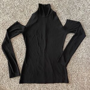 Norma Kamali Cold Shoulder Top Size S/36 Black
